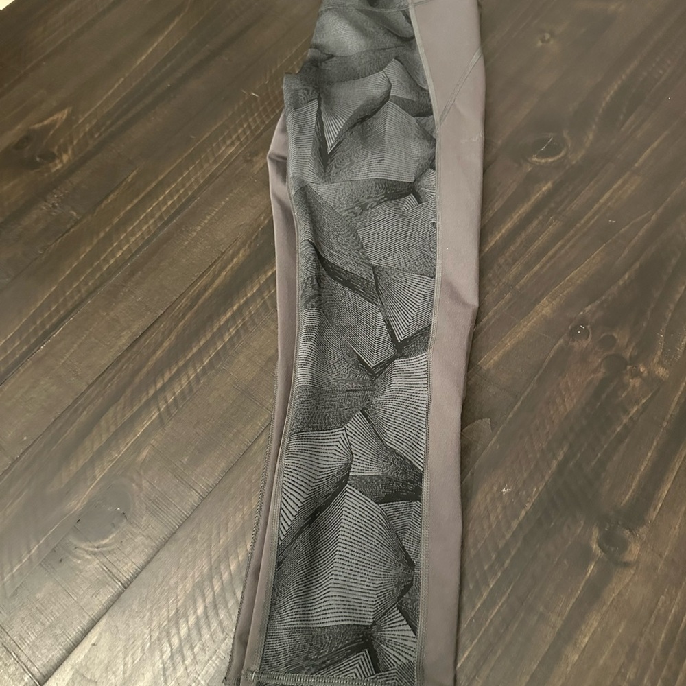 Under Armour Gray Patterned Leggings - image 1